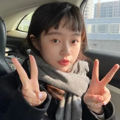 圆月映花都